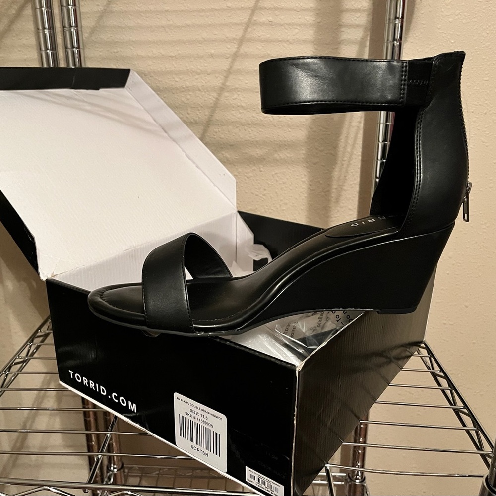 Black wedge